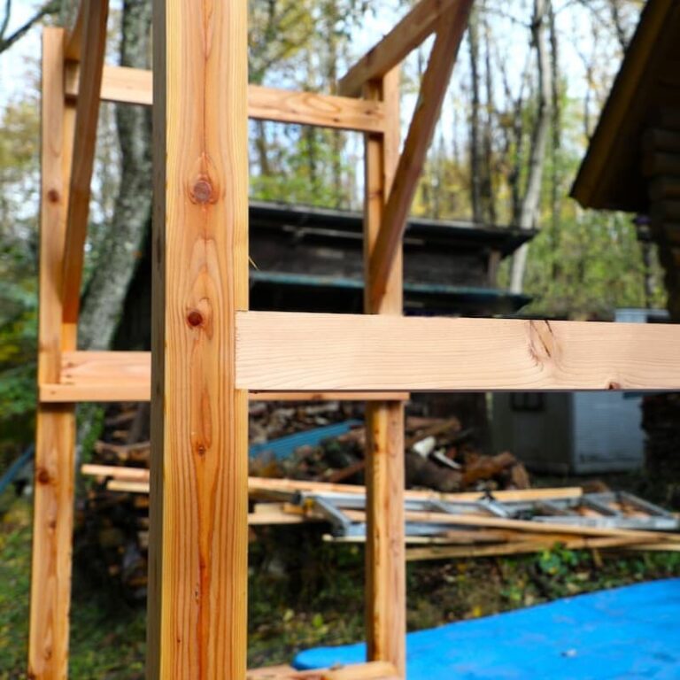 【構造】切り欠きにはめ込んだ横板アップ_IMG_9543_ハンマー除去_圧縮版_正方形 (1)